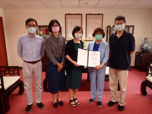 行管碩領導願景與利他價值課程　凌忠嫄董事長談銀行的現在與未來