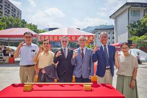 法學院館舉行上樑儀式 盼明年10月竣工啟用