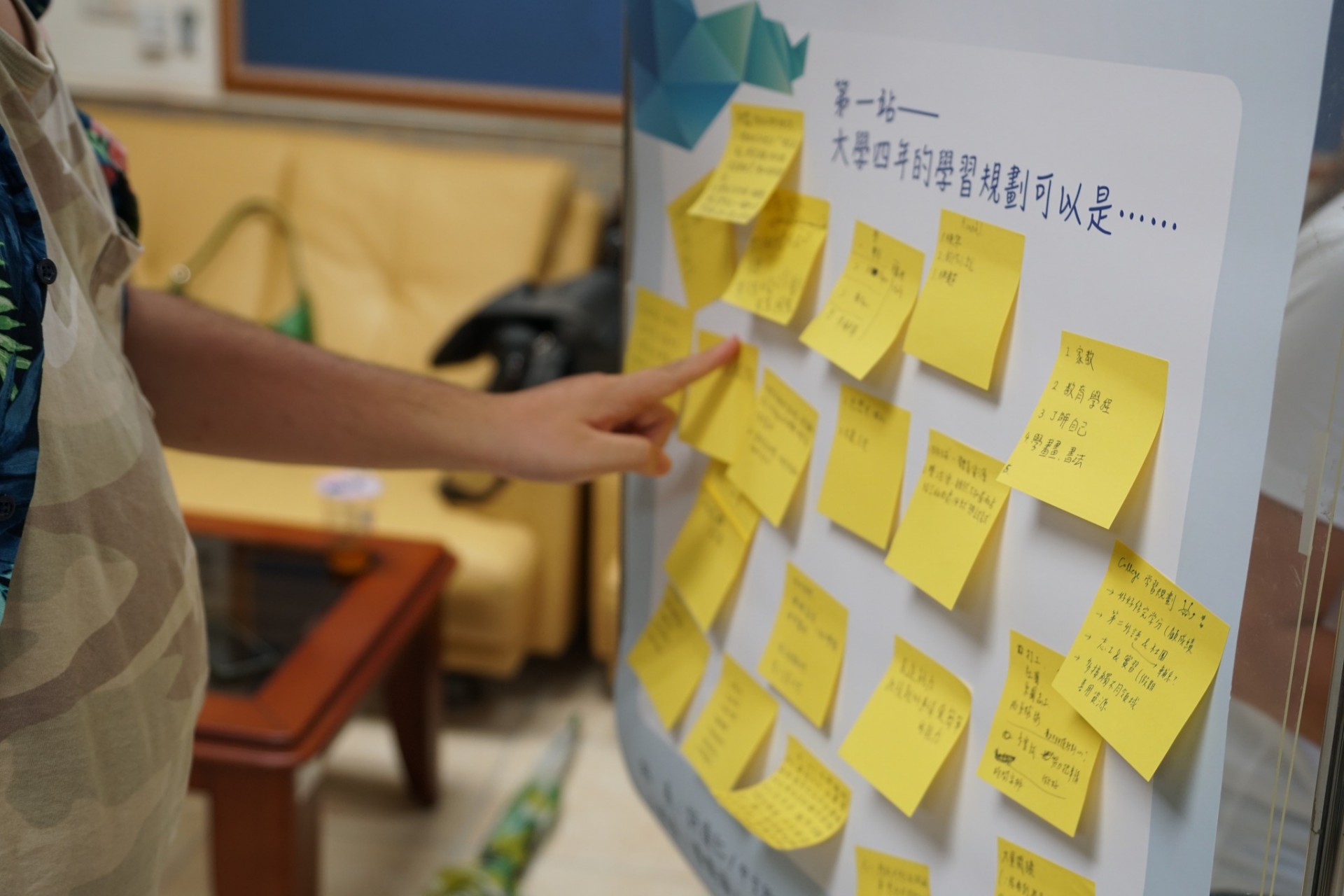 文學院新生歡迎會，各系校友鼓勵挑戰英雄旅程