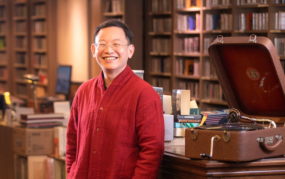 【81級俄文系、85級俄研所】從俄文到藝術人文 許峻郎遊藝之路