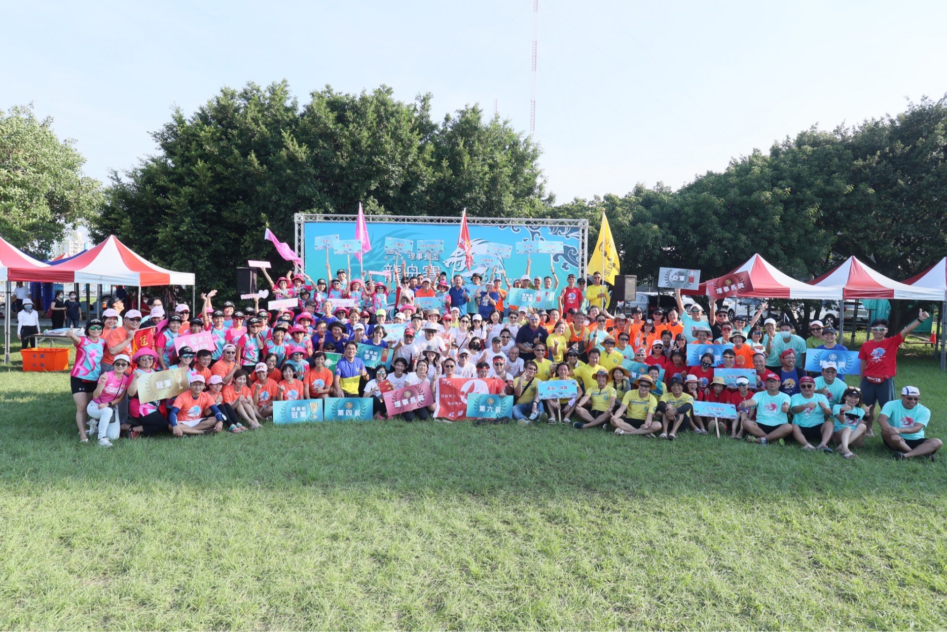 【政大EMBA理事長龍舟盃】疫情澆熄不滅划龍舟熱情 政大EMBA校友會龍舟賽 號召近400位企業領袖參賽