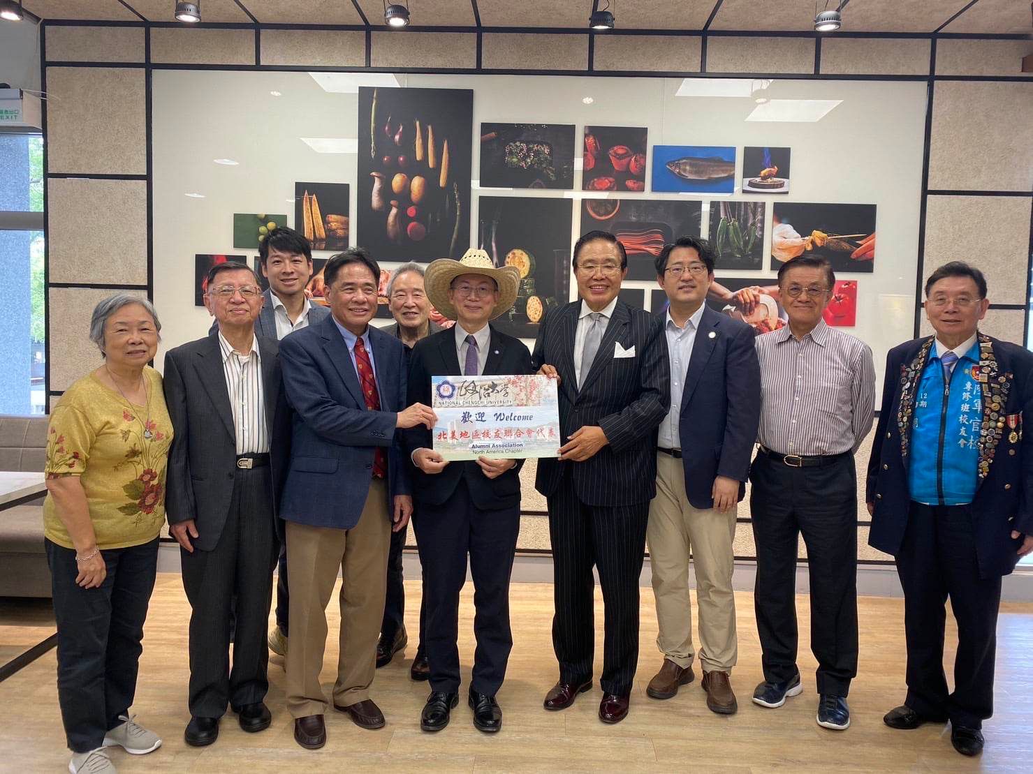 【外交系系訊】本系系友受邀參加校長午宴，暢談學校經營與校友業務